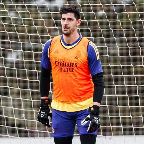 库尔图瓦遭重伤 西媒称卢宁去年夏天因此留队 库尔图瓦遭重伤 西媒称卢宁去年夏天因此留队